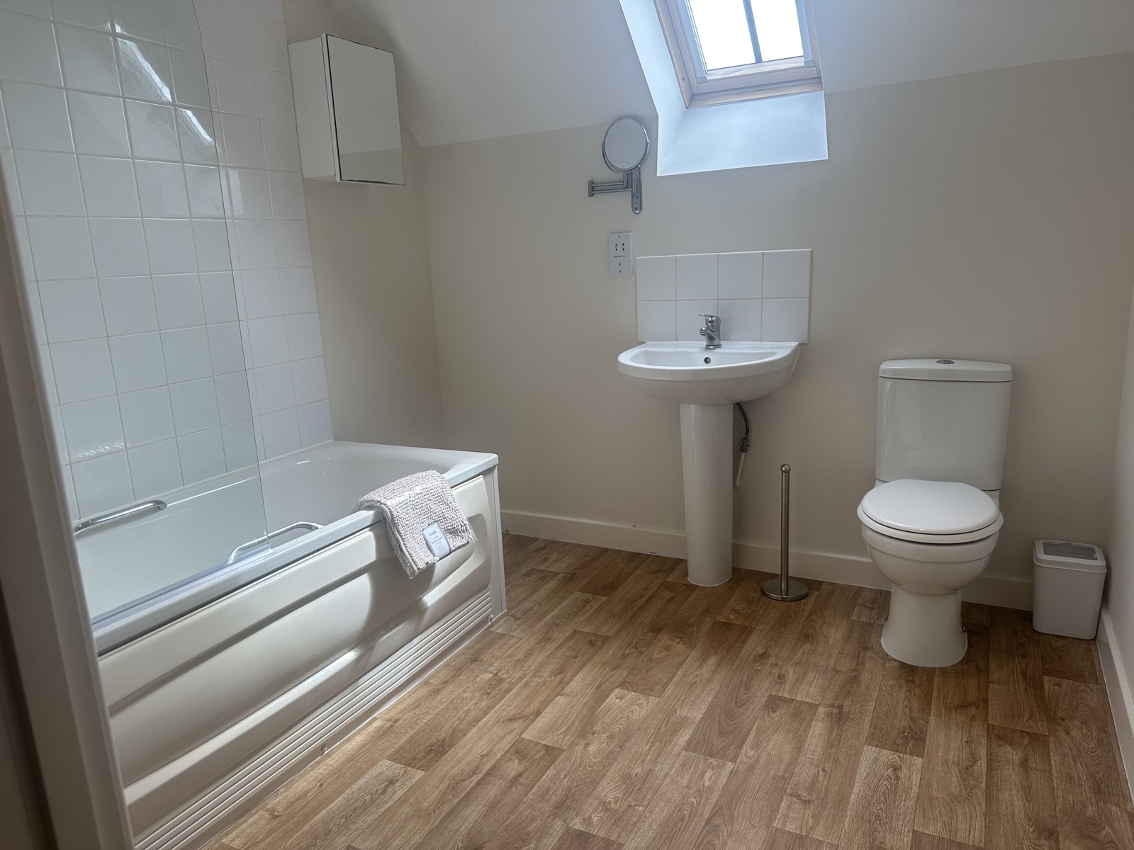 Bathroom, Flat 10 Conel Court