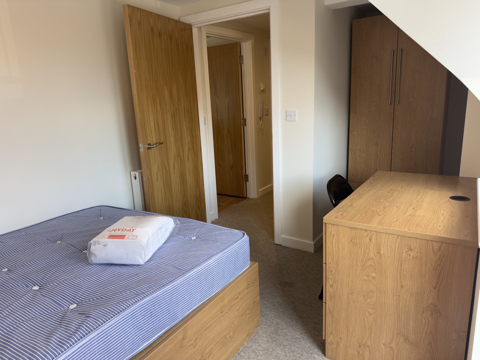 Bedroom one desk and wardrobe, Flat 5 Richmond Court