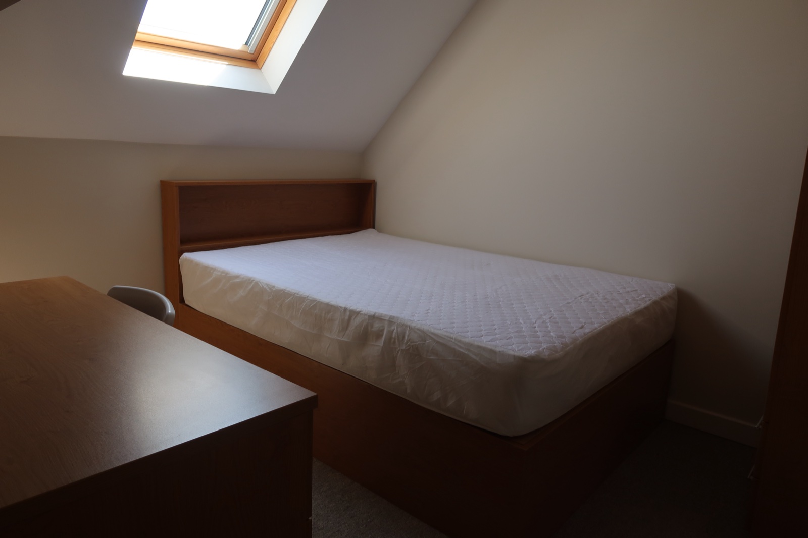 Bedroom with double bed, Flat 6 Richmond Court